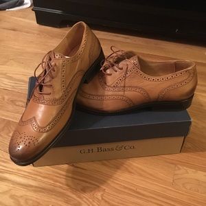 Men’s brown dress shoes
